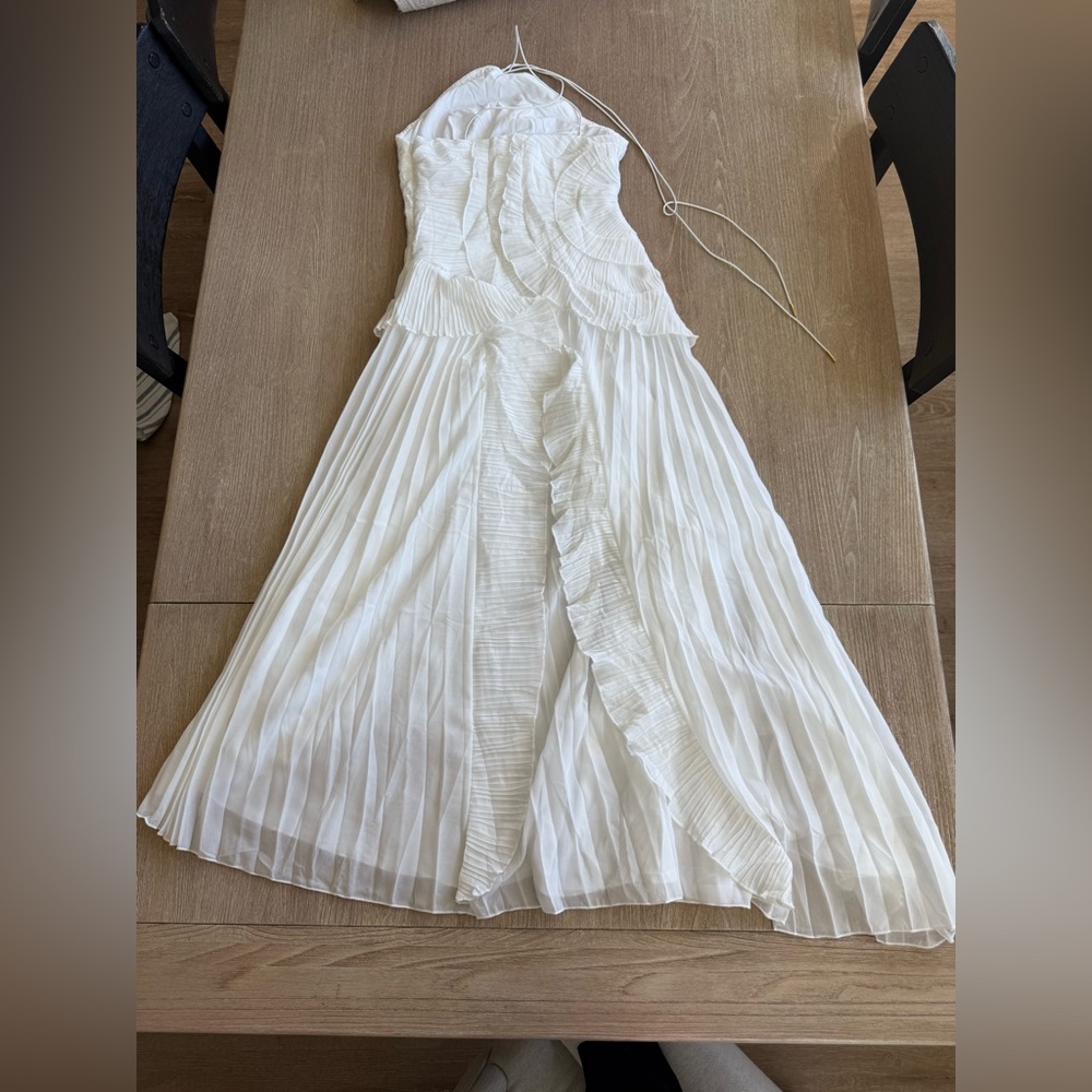 White ruffle Halter Dress - Picture 3 of 4